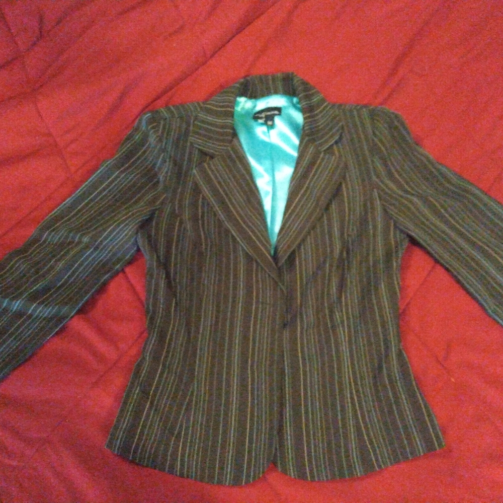 Top - Picture 2 of 2